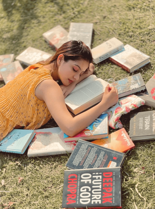 Tunisha Sharma Reading books